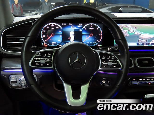 Mercedes-Benz GLE-Class 2022 — ფოტო 13/20