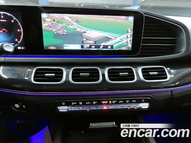 Mercedes-Benz GLE-Class 2022 — ფოტო 15/20