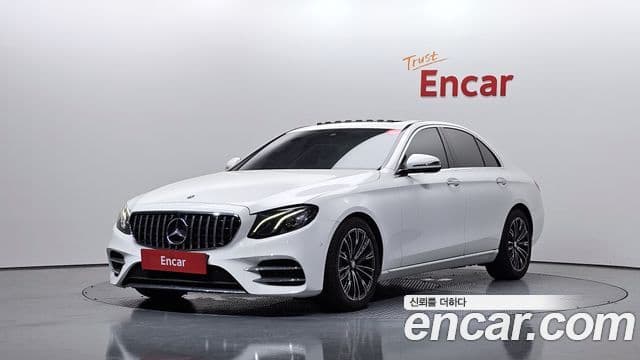 Mercedes-Benz E-Class 2018 — Фото 1/20