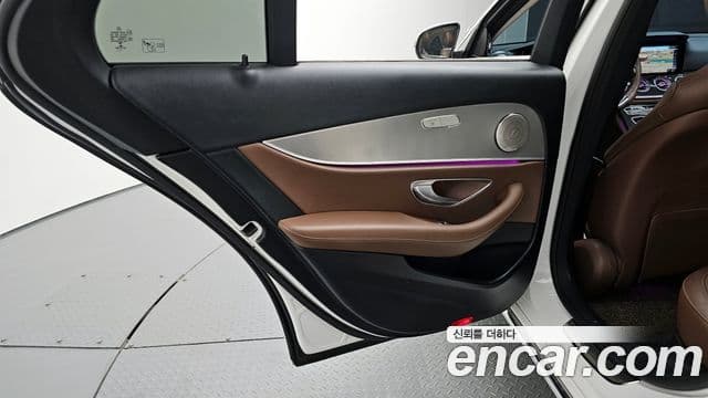 Mercedes-Benz E-Class 2018 — Photo 4/30