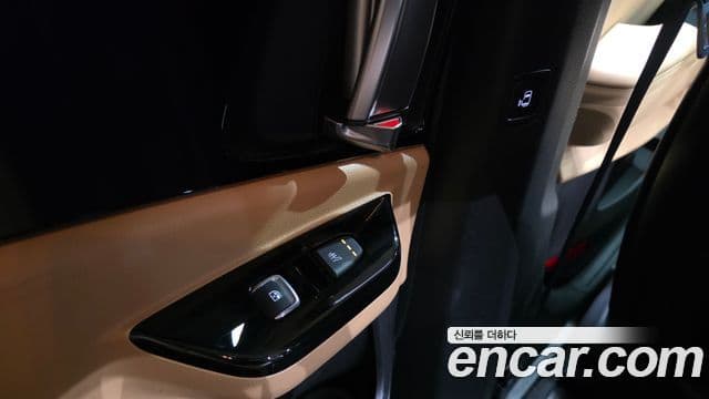 Kia Carnival 2022 — ფოტო 19/20