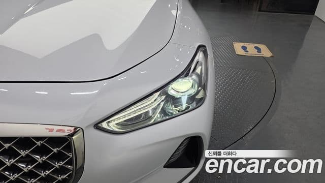 Genesis G70 2019 — Photo 14/32