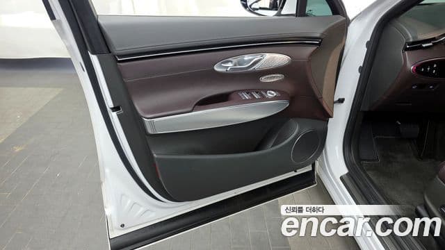 Genesis GV70 2022 — ფოტო 16/33