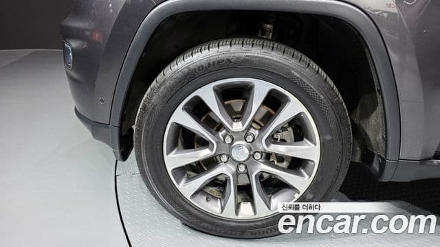 Jeep Grand Cherokee 2018 — ფოტო 5/20