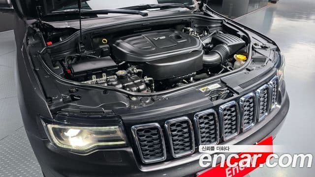 Jeep Grand Cherokee 2018 — ფოტო 9/20