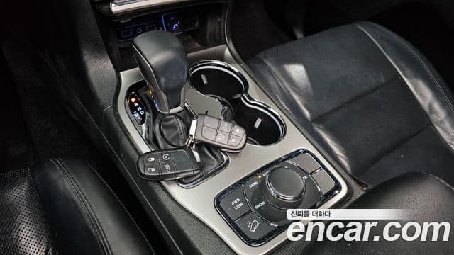 Jeep Grand Cherokee 2018 — ფოტო 2/20