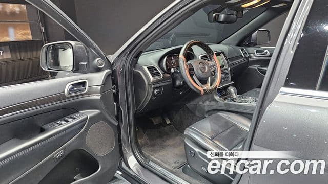 Jeep Grand Cherokee 2018 — ფოტო 3/20