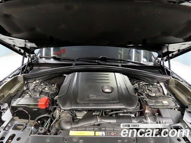 Land Rover Range Rover Velar 2019 — Photo 11/20