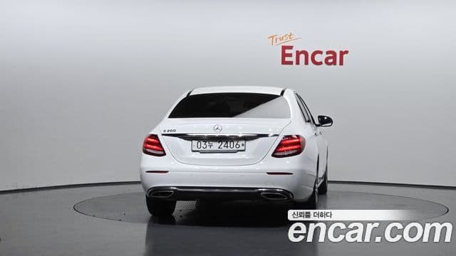 Mercedes-Benz E-Class 2018 — Фото 4/20