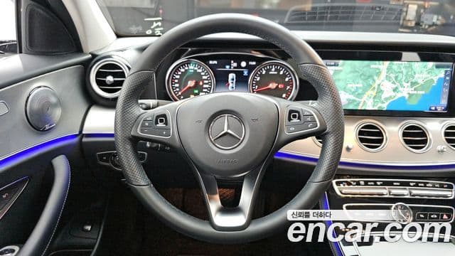 Mercedes-Benz E-Class 2018 — Фото 13/20