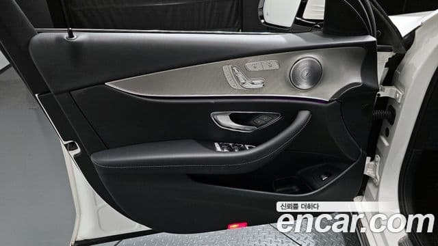 Mercedes-Benz E-Class 2018 — Photo 22/30