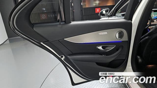 Mercedes-Benz E-Class 2018 — Photo 18/30