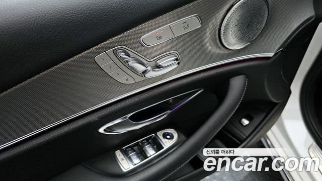 Mercedes-Benz E-Class 2018 — Photo 25/30