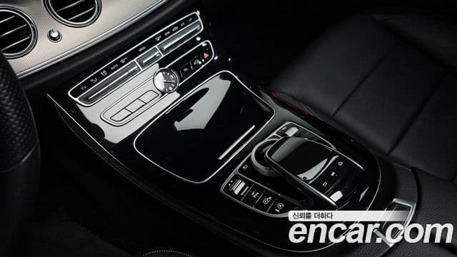 Mercedes-Benz E-Class 2018 — Photo 26/30
