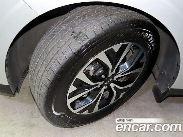 Kia Carnival 2021 — Şəkil 19/20