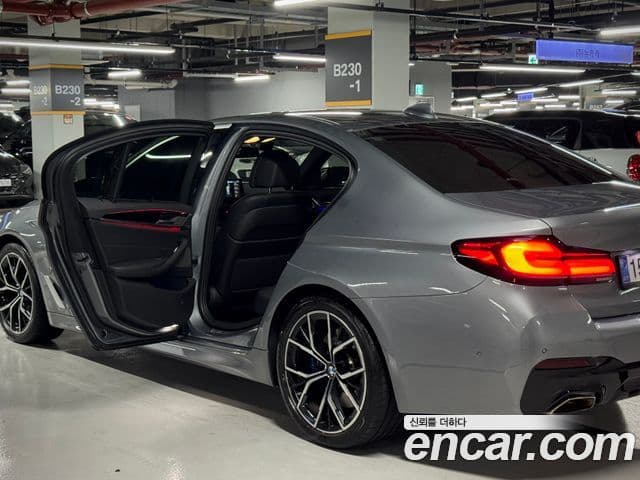 BMW 5 Series 2022 — ფოტო 18/20