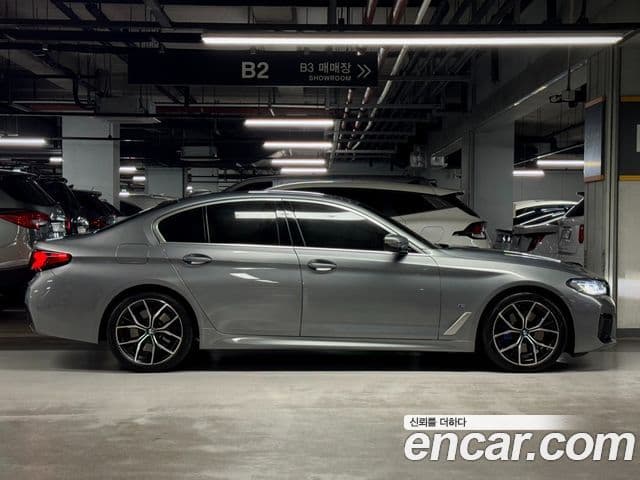 BMW 5 Series 2022 — ფოტო 20/20