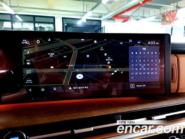 Hyundai Santa Fe 2023 — ფოტო 13/20