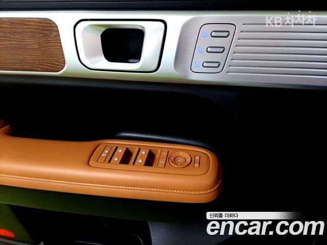 Hyundai Santa Fe 2023 — ფოტო 19/20