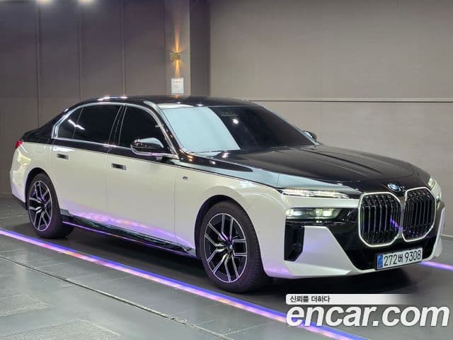 BMW 7 Series 2023 — Photo 1/20