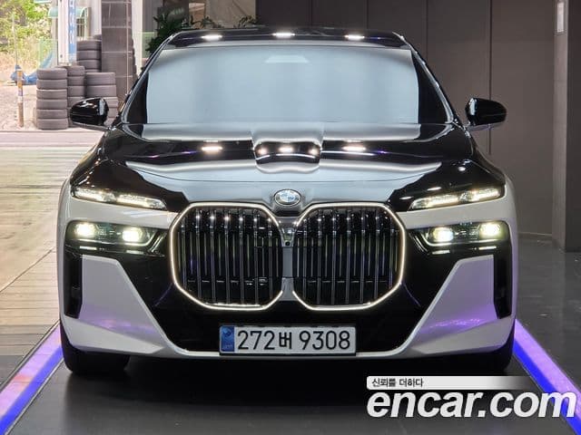 BMW 7 Series 2023 — Photo 12/20