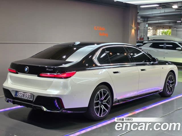 BMW 7 Series 2023 — Photo 3/20