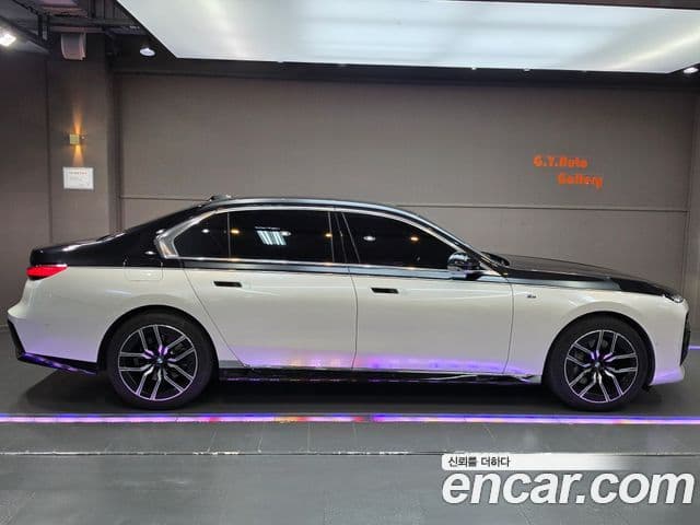 BMW 7 Series 2023 — Photo 6/20