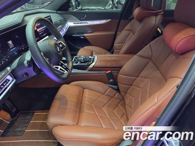 BMW 7 Series 2023 — Photo 8/20