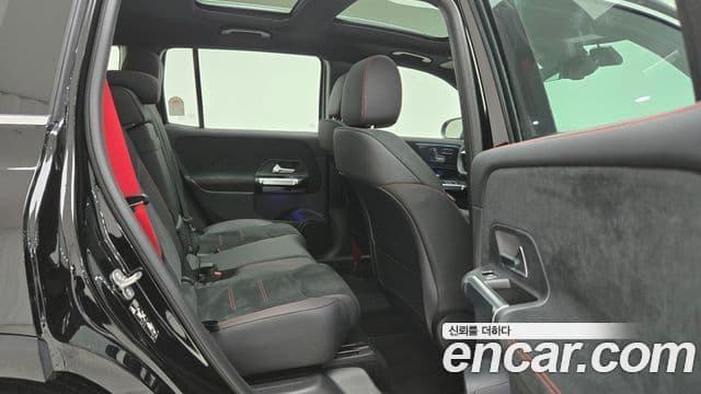 Mercedes-Benz GLB-Class 2025 — Фото 10/20