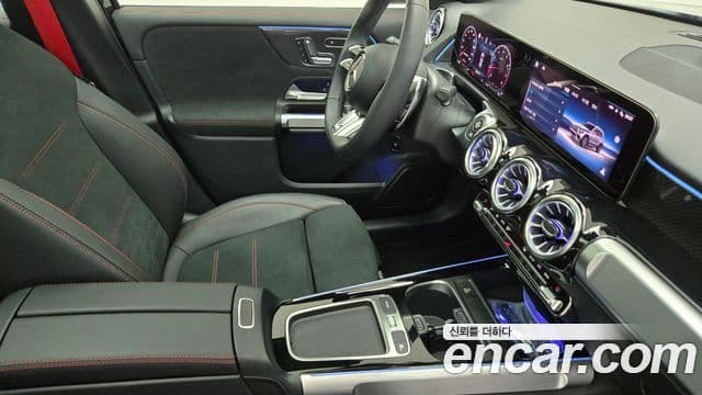 Mercedes-Benz GLB-Class 2025 — Фото 14/20