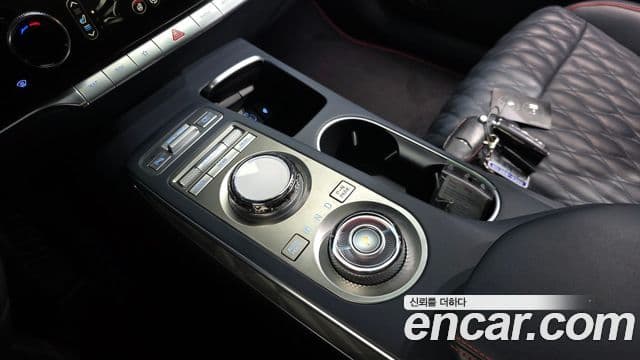 Genesis GV70 2021 — Şəkil 9/20