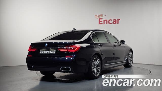 BMW 7 Series 2018 — Photo 35/40