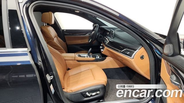 BMW 7 Series 2018 — Photo 31/40