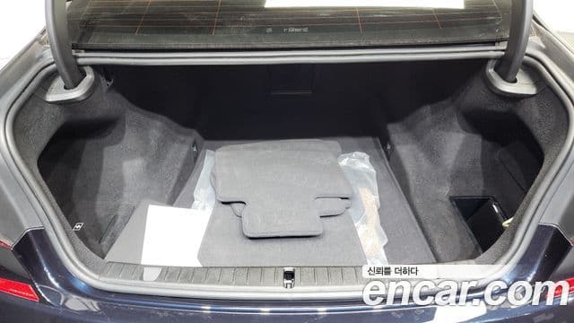 BMW 7 Series 2018 — Photo 22/40
