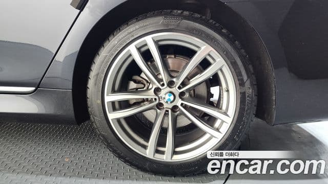 BMW 7 Series 2018 — Photo 10/40