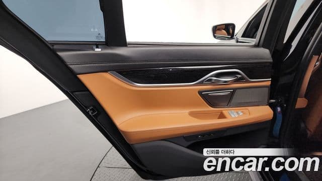 BMW 7 Series 2018 — Photo 23/40