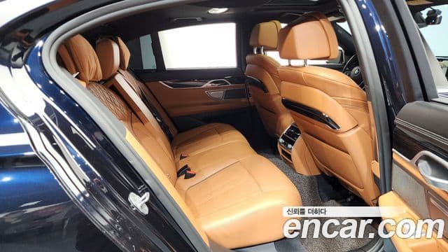 BMW 7 Series 2018 — Photo 15/40