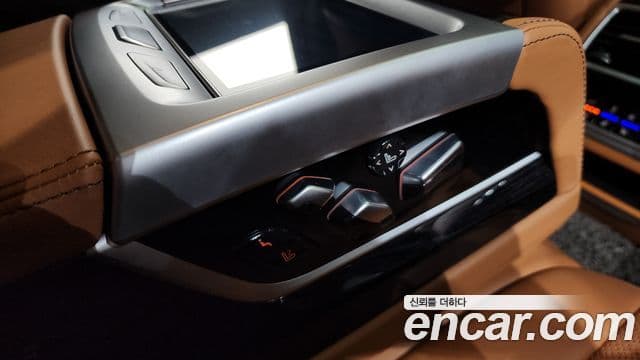 BMW 7 Series 2018 — Photo 37/40