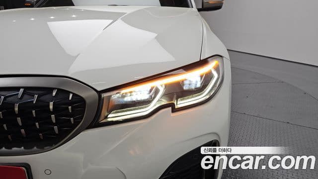 BMW 3 Series 2021 — Photo 13/34