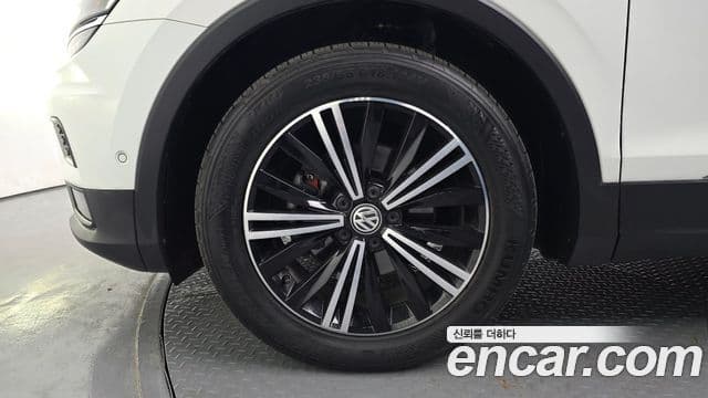 Volkswagen Tiguan 2020 — ფოტო 19/20