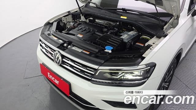 Volkswagen Tiguan 2020 — ფოტო 7/20
