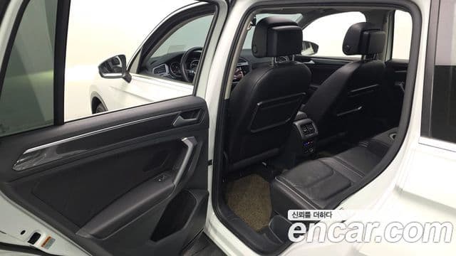 Volkswagen Tiguan 2020 — ფოტო 9/20