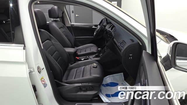 Volkswagen Tiguan 2020 — ფოტო 17/20