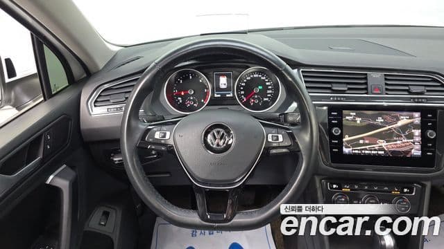 Volkswagen Tiguan 2020 — ფოტო 16/20