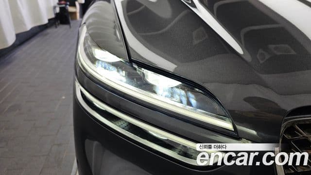 Genesis GV70 2021 — Photo 20/36