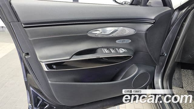 Genesis GV70 2021 — Photo 31/36