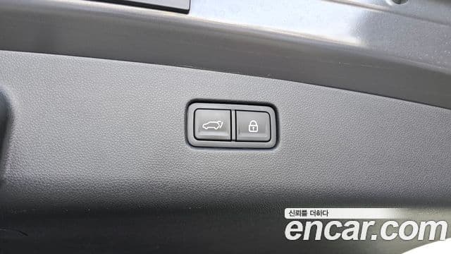Genesis GV70 2021 — Photo 24/36