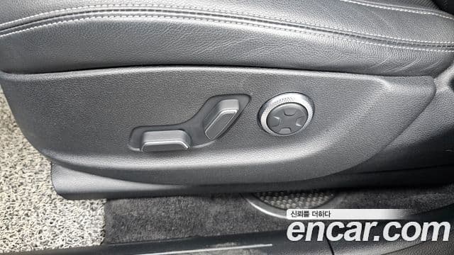 Genesis GV70 2021 — Photo 13/36
