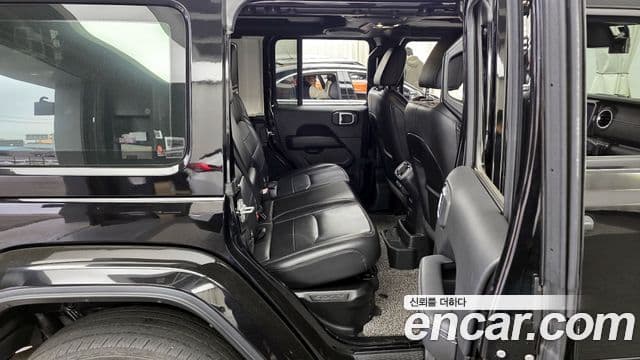 Jeep Wrangler 2021 — Фото 12/20