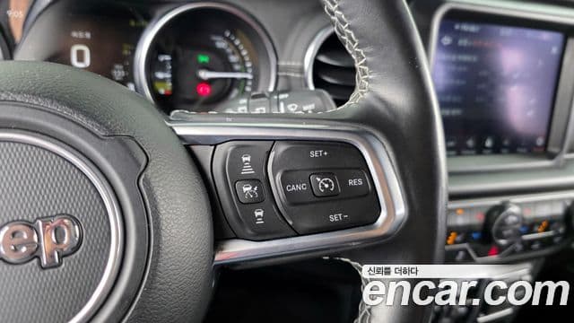Jeep Wrangler 2021 — Фото 18/20